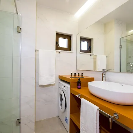 Aretousa Apartment *